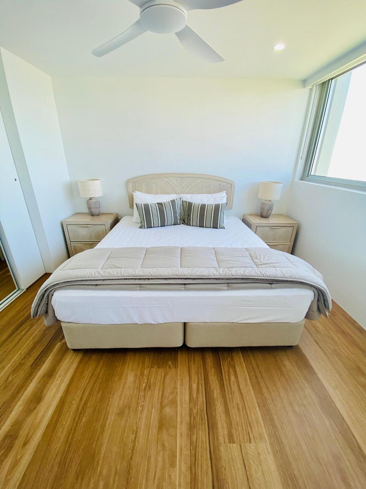 One The Esplanade Apartments On Surfers Paradise โกลด์โคสต์ ภายนอก รูปภาพ